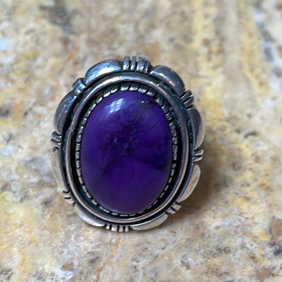 Vintage purple cabachon gemstone ring signed by artist - Picture 4 of 11